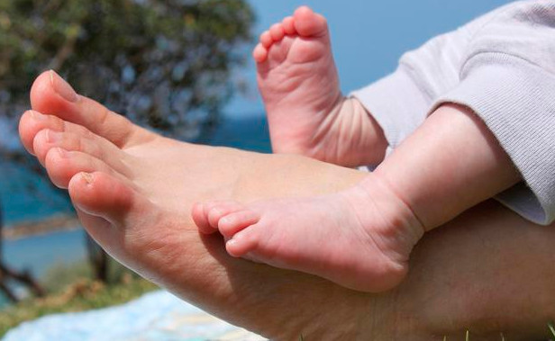 四,光脚丫:这个村庄的老人们在平时都过惯了,穷日子,所以在平时也比较